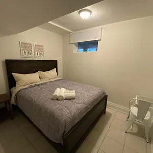 Yorkmills And Bayview !d Cozy & Stylish Private Bdr With Shared Bathroom Homestay